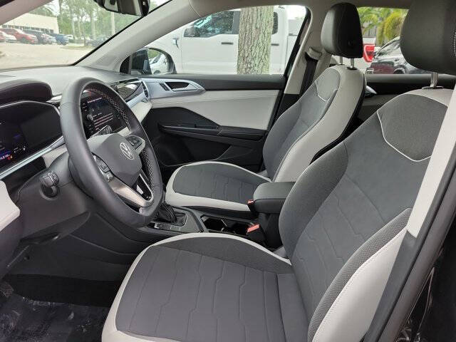 2025 Volkswagen Taos SE