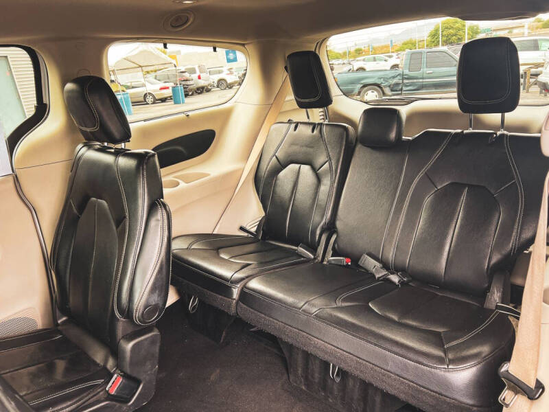 2022 Chrysler Pacifica Touring L