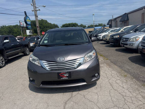 2016 Toyota Sienna XLE Premium 8-Passenger