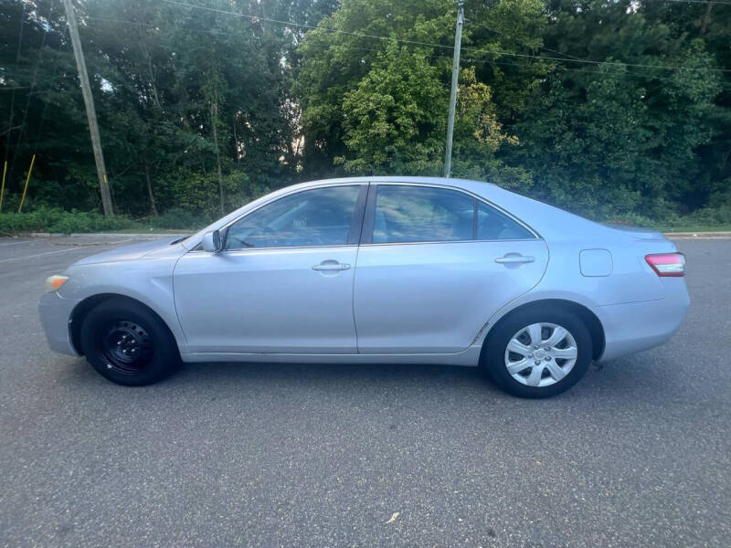 2011 Toyota Camry LE photo 2