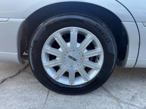 2007 Lincoln Town Car Signature Limited