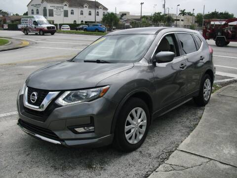 2017 Nissan Rogue for sale at SUPERAUTO AUTO SALES INC in Hialeah FL
