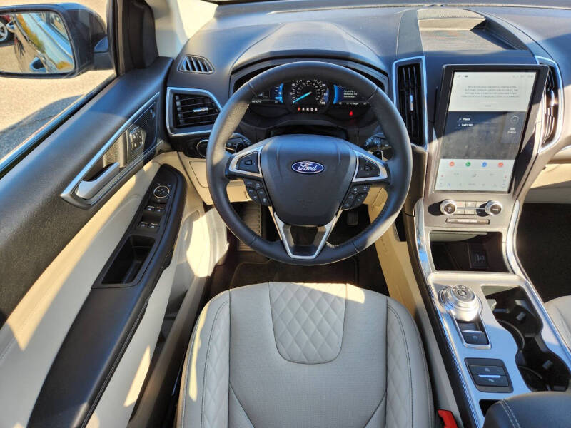 2024 Ford Edge Titanium