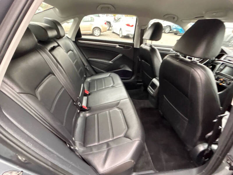 2017 Volkswagen Passat 1.8T R-Line