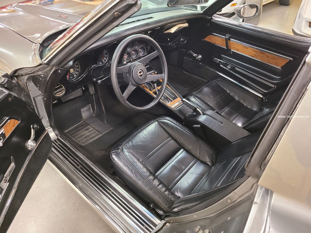 1976 Chevrolet Corvette 10