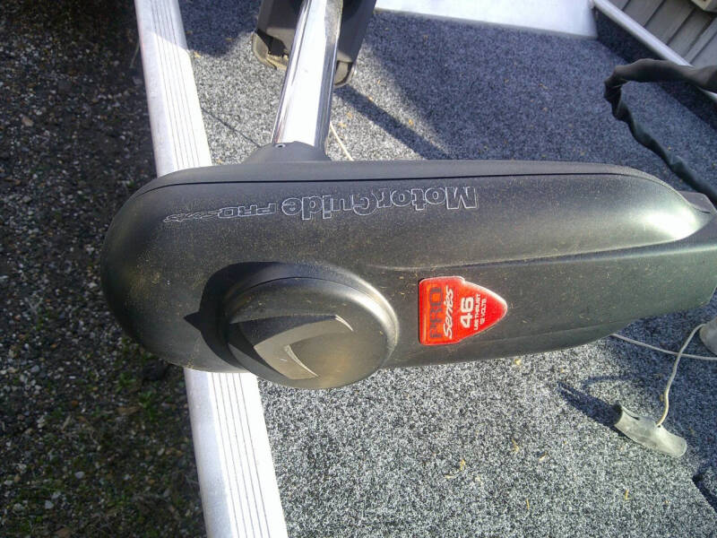 2009 Tracker BASS TRACKER