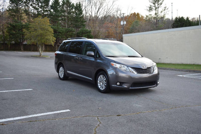 2015 Toyota Sienna XLE photo 8