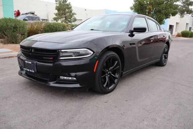 2018 Dodge Charger SXT's photo