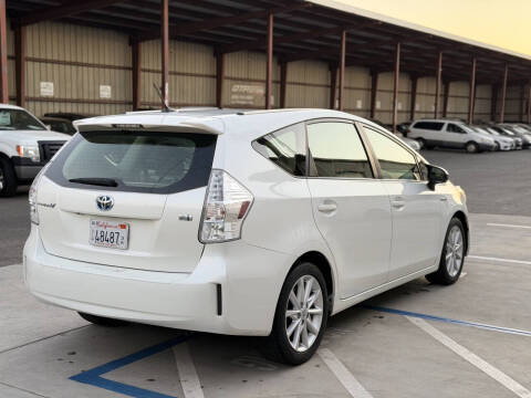 2013 Toyota Prius v Five