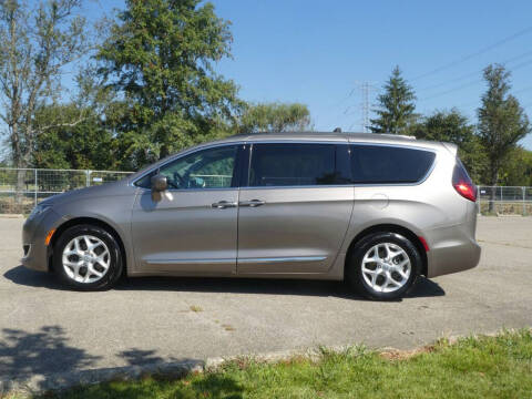 2017 Chrysler Pacifica Touring-L
