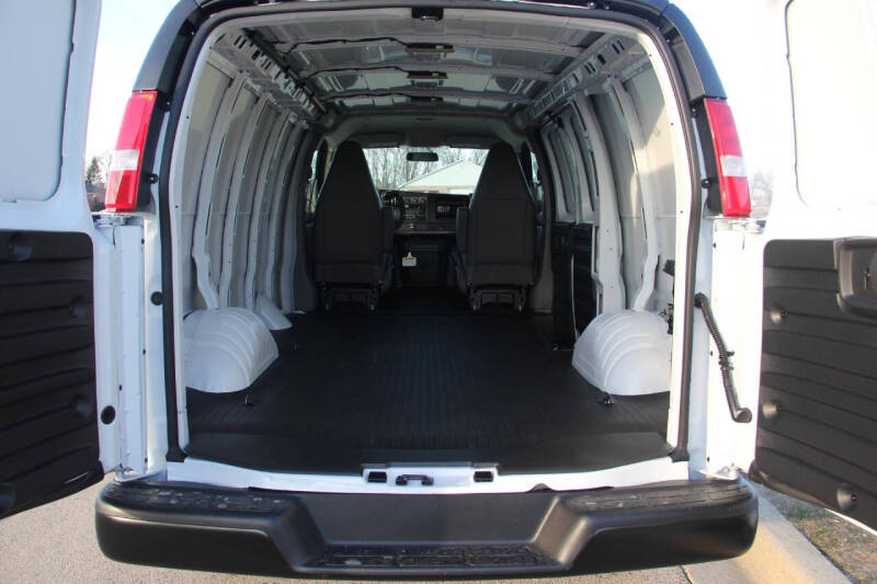 2025 Chevrolet Express 3500