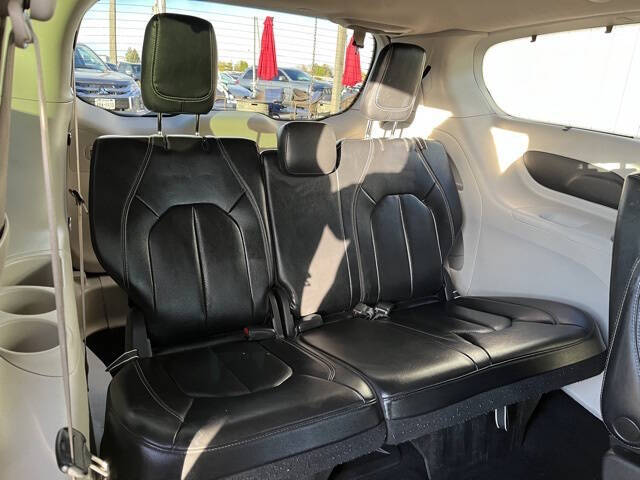 2022 Chrysler Pacifica Touring L