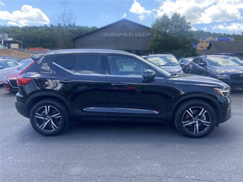 2025 Volvo XC40 B5 Core Bright Theme
