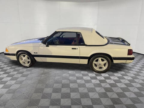 1990 Ford Mustang