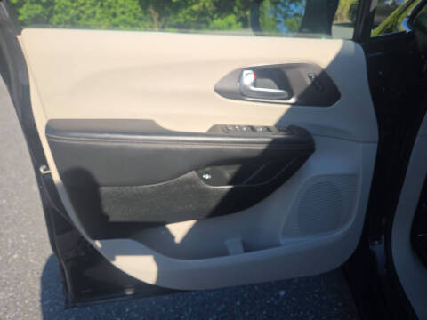 2024 Chrysler Pacifica Plug-In Hybrid Select
