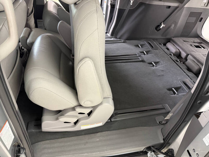 2020 Toyota Sienna XLE Premium 8-Passenger