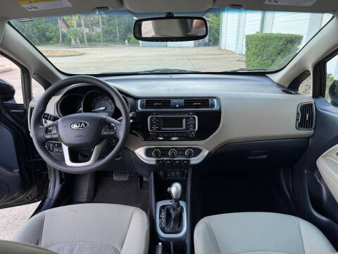 2017 Kia Rio 5-Door LX