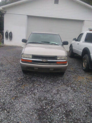 2001 Chevrolet S-10 for sale at WARREN'S AUTO SALES in Maryville TN