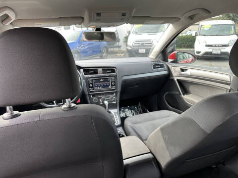 2019 Volkswagen Golf SE
