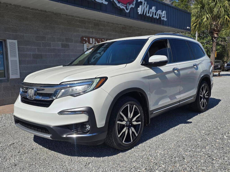 2019 Honda Pilot Touring w/Rear Captain's Chairs