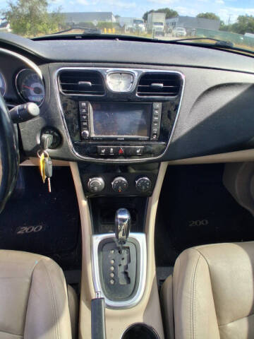 2011 Chrysler 200 Limited