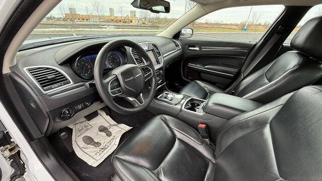 2022 Chrysler 300 Touring L