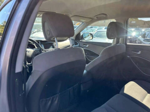 2017 Hyundai Santa Fe SE