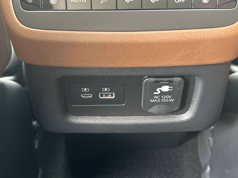 2025 Nissan Pathfinder Platinum