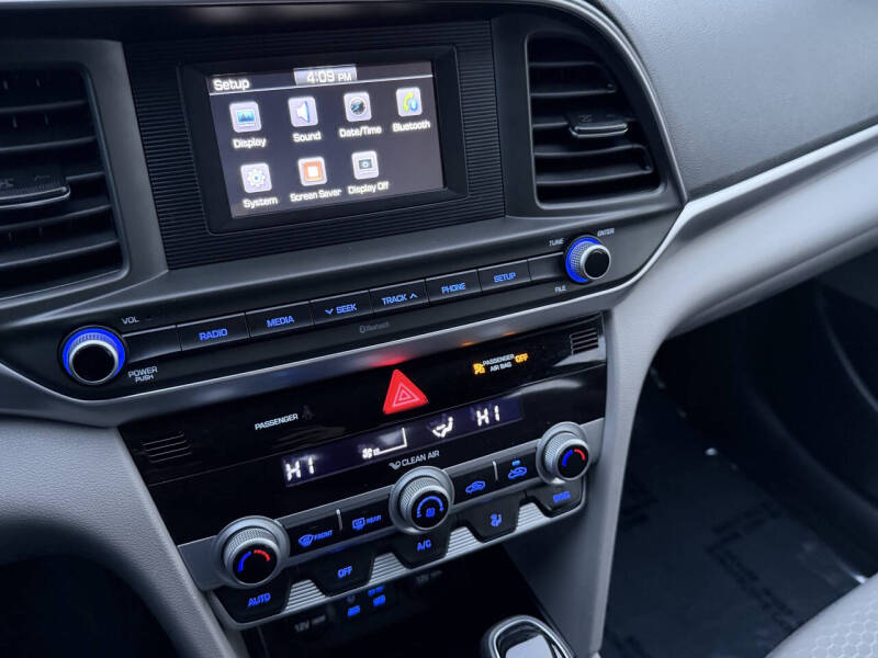 2020 Hyundai Elantra SE