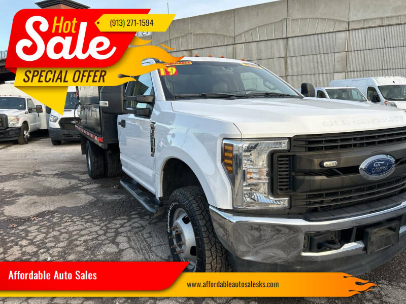 2019 Ford F-350 Super Duty Chassis Cab XL's photo