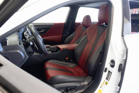 2022 Lexus ES 300h F SPORT