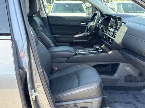 2025 Nissan Pathfinder Platinum
