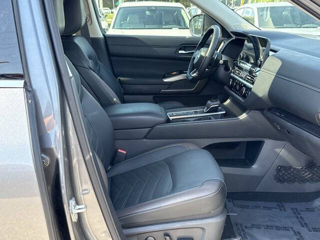2025 Nissan Pathfinder Platinum