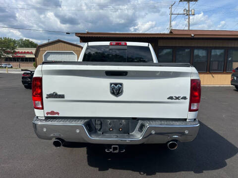 2016 RAM 1500 SLT