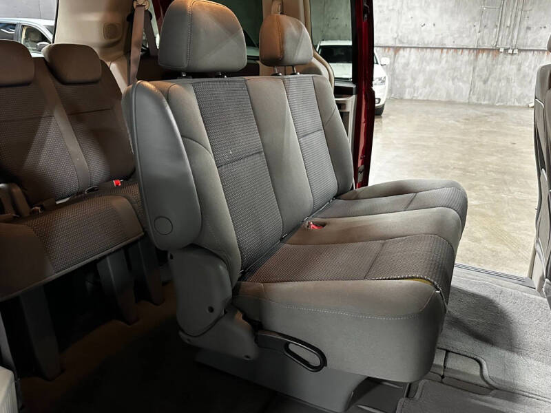 2009 Volkswagen Routan S