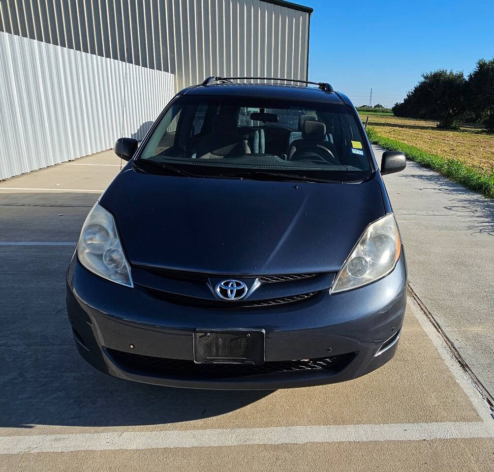 2006 Toyota Sienna for sale at CAR MARKET AUTO GROUP in Sugar Land, TX