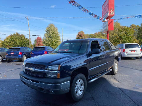 2004 Chevrolet Avalanche for sale at Parkside Auto Sales & Service in Pekin IL