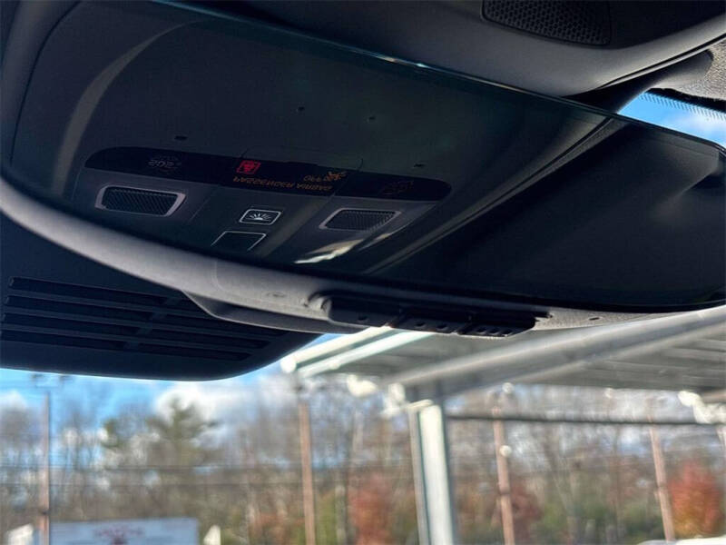 2024 Volvo XC40 B5 Plus Dark Theme