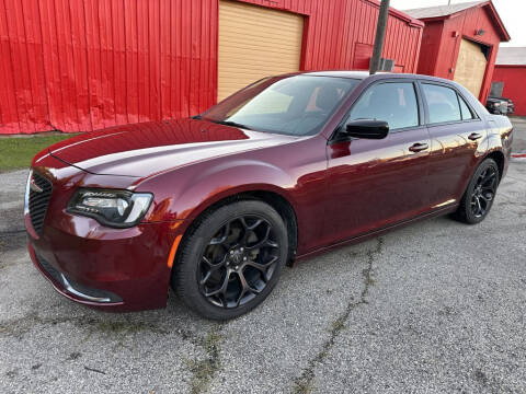 2019 Chrysler 300 for sale at Pary's Auto Sales in Garland TX