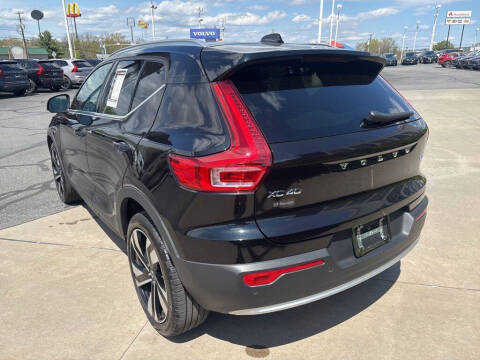 2023 Volvo XC40 B5 Plus Bright Theme