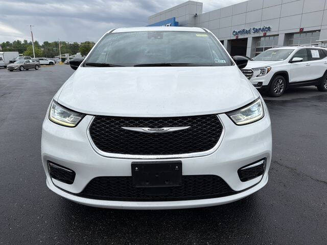 2025 Chrysler Pacifica Select