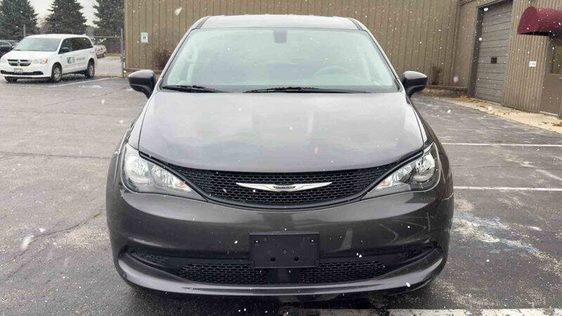 2022 Chrysler Voyager LX