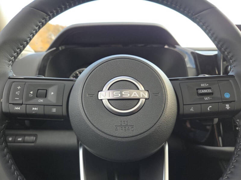 2025 Nissan Pathfinder SL