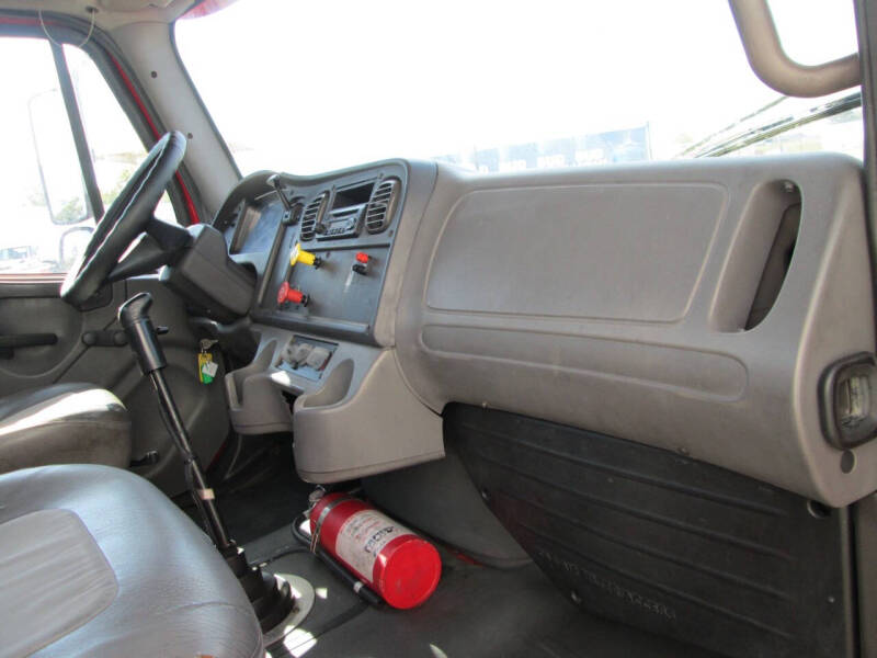 2005 Freightliner Business class M2