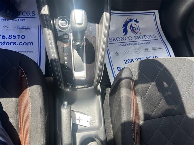 2020 Nissan Kicks SR