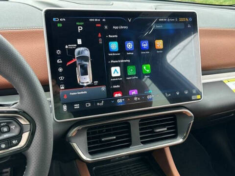 2025 VinFast VF8 Plus