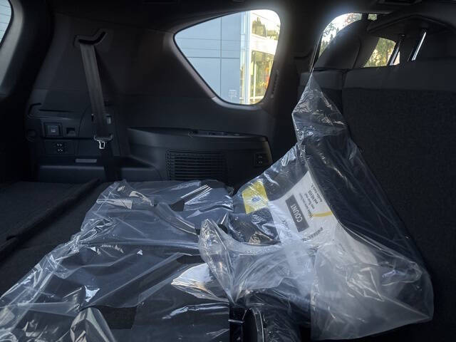 2025 Lexus LX 700h F SPORT Handling