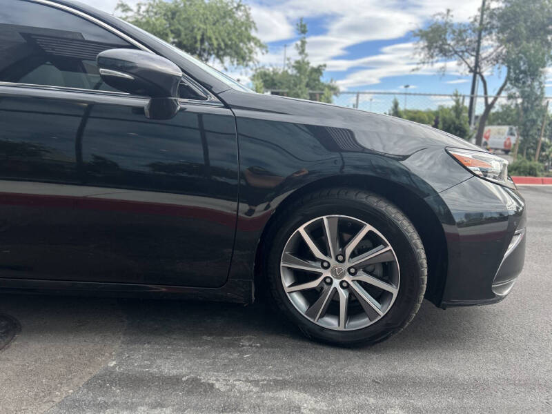 2017 Lexus ES 300h