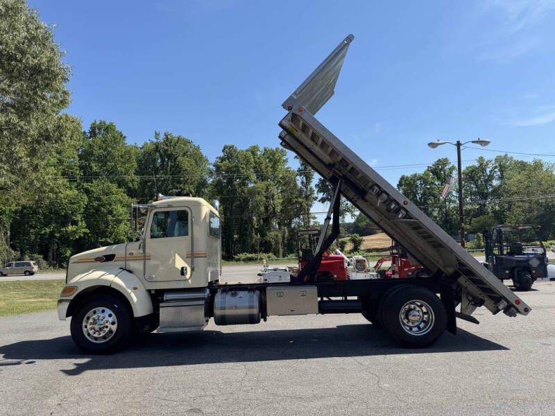 2010 Peterbilt 337