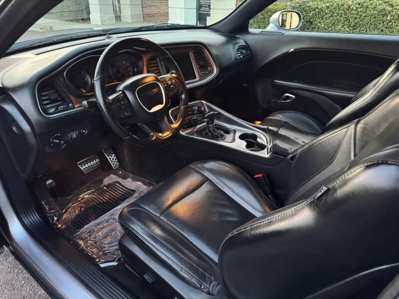 2017 Dodge Challenger SXT Plus